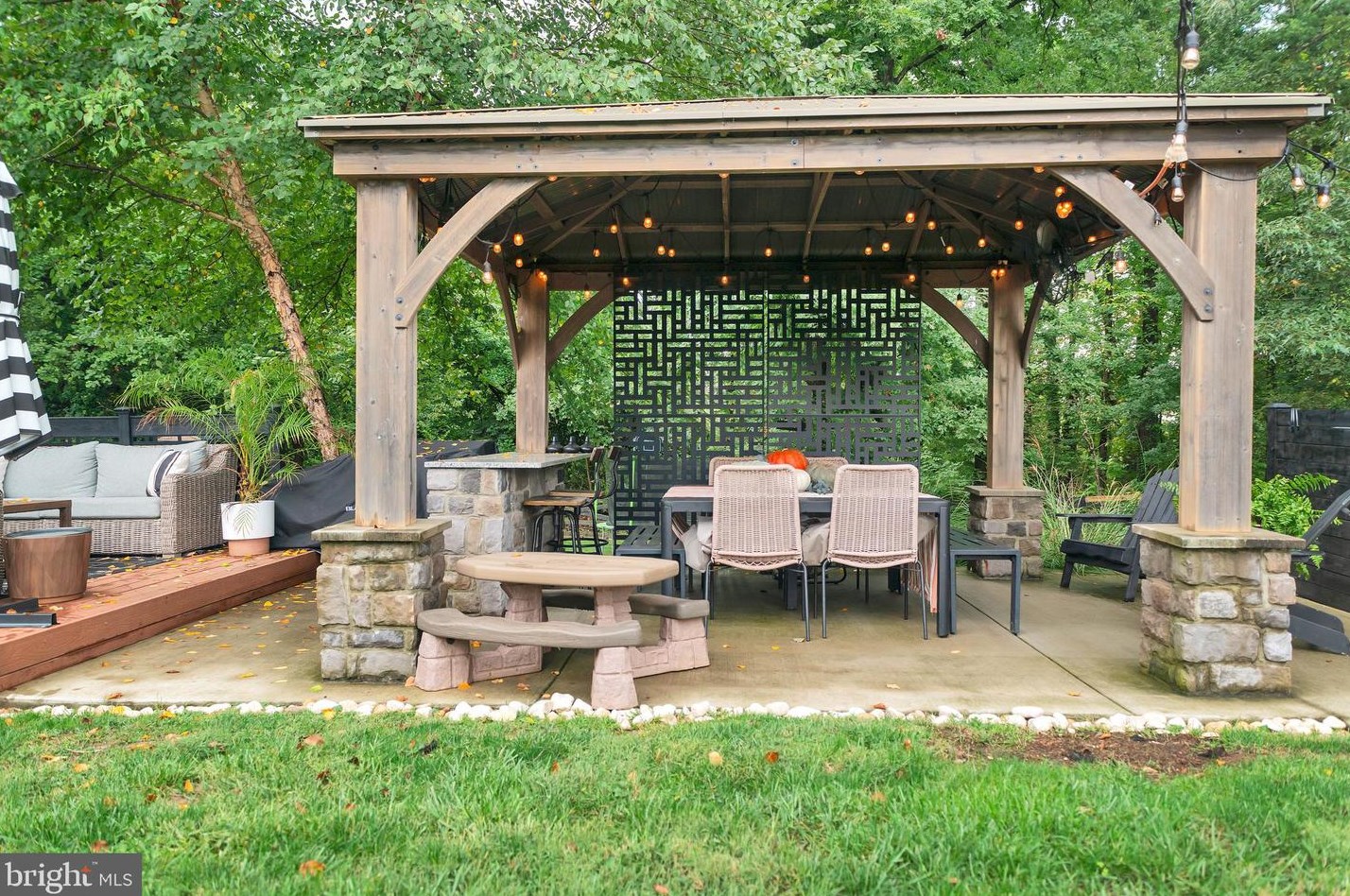 1005 Francis Ave, Baltimore MD 21227-3911 exterior