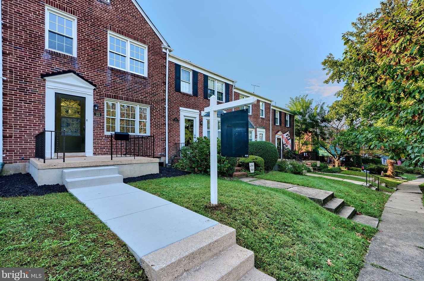121 Stevenson Ln, Baltimore, MD 21212-1402