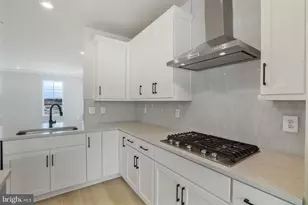 618 Barnehurst St, Middle River, MD 21220 - Photo 4