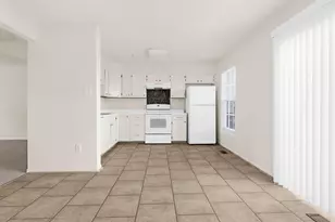 22 Royalty Cir, Owings Mills, MD 21117 - Photo 8