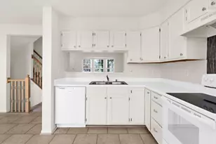 22 Royalty Cir, Owings Mills, MD 21117 - Photo 10