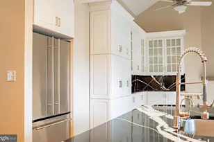 6907 Jones View Dr, Baltimore, MD 21209 - Photo 10