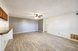 13 Locust Path Ct, Baltimore, MD 21236 - Photo 6