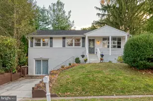 1013 Trickling Brook Rd, Cockeysville, MD 21030 - Photo 2