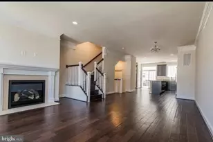 44 Linden Pl, Towson, MD 21286 - Photo 2