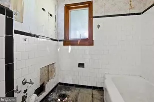 409 Oak Ct, Baltimore, MD 21228 - Photo 12