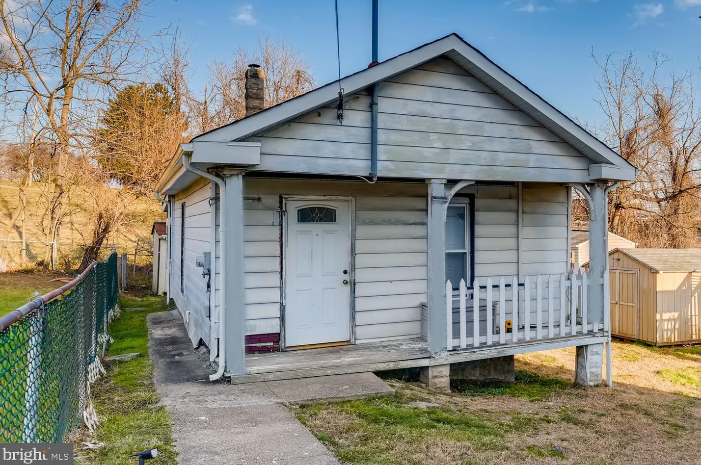 1605 Mt, Baltimore MD  21237-1308 exterior