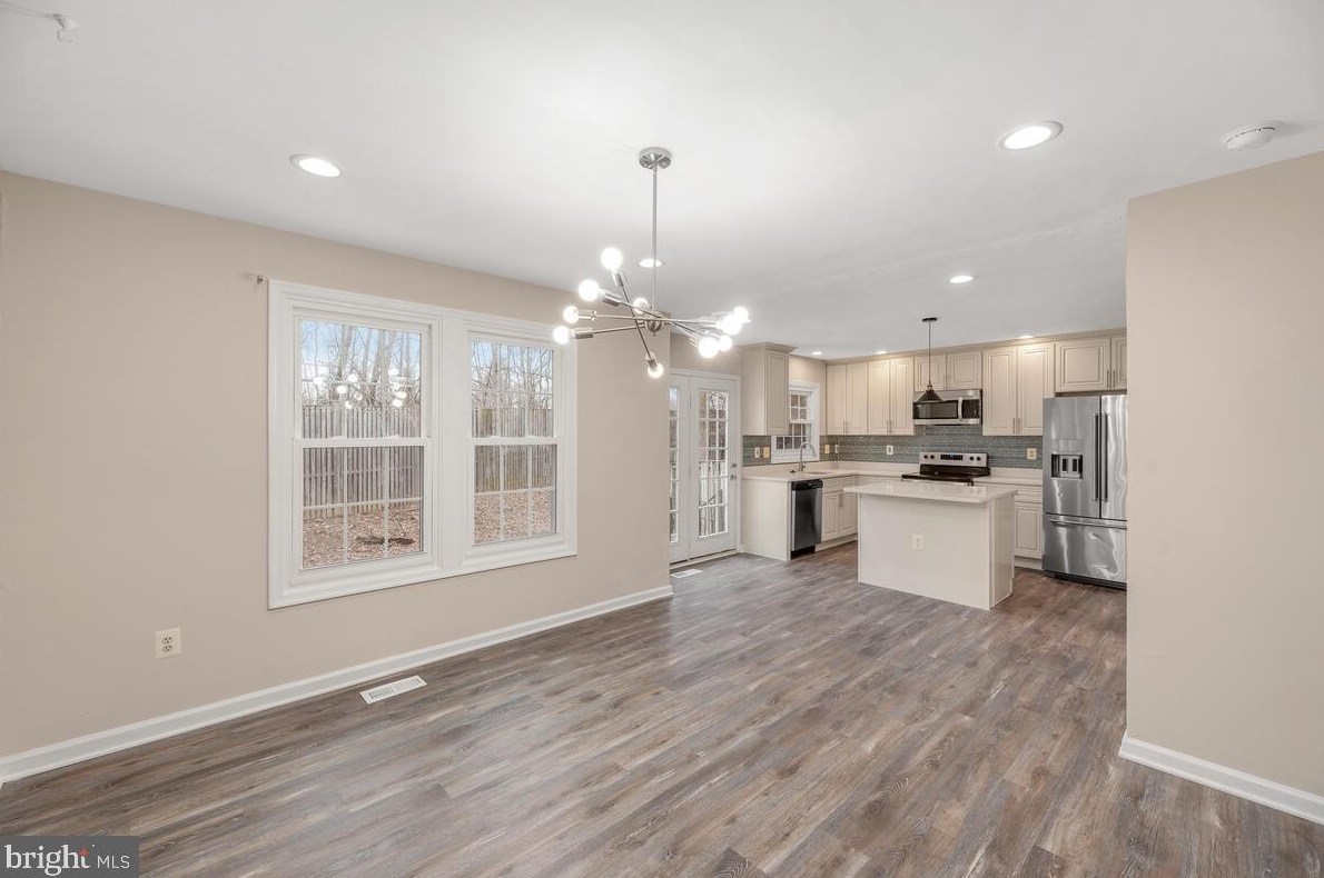 18 Rosland Ct, Baltimore, MD 21208-2880