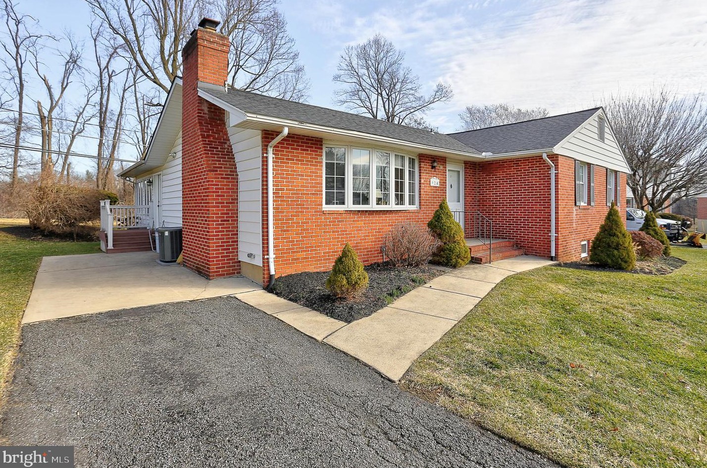 924 Breezewick Cir, Baltimore MD  21286-3301 exterior