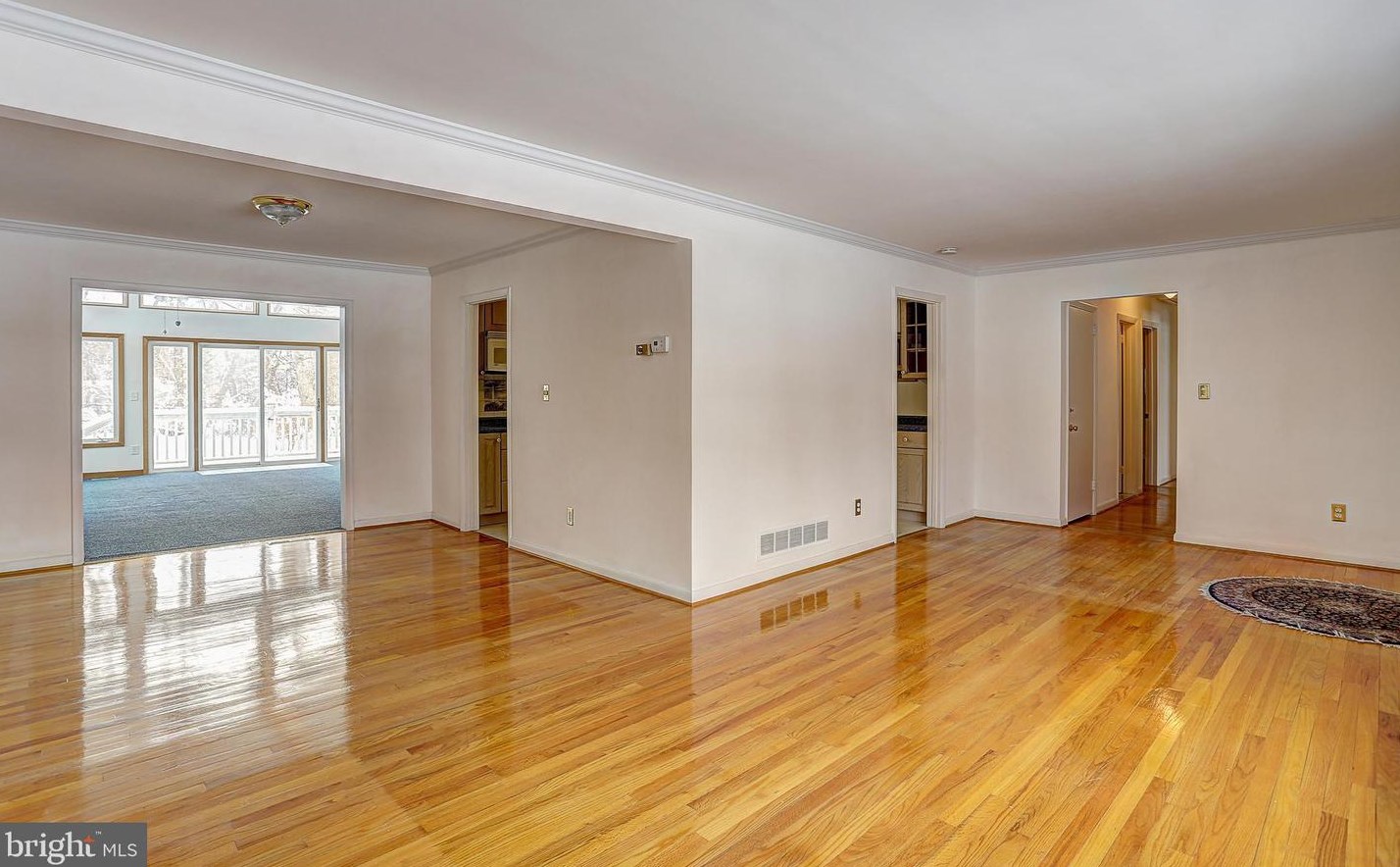 924 Breezewick Cir, Baltimore MD  21286-3301 exterior
