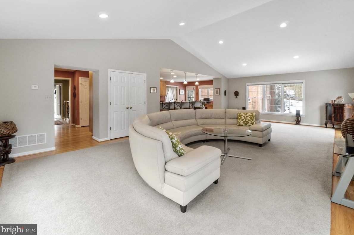 1016 Valewood Rd, Baltimore MD 21286-1653 exterior