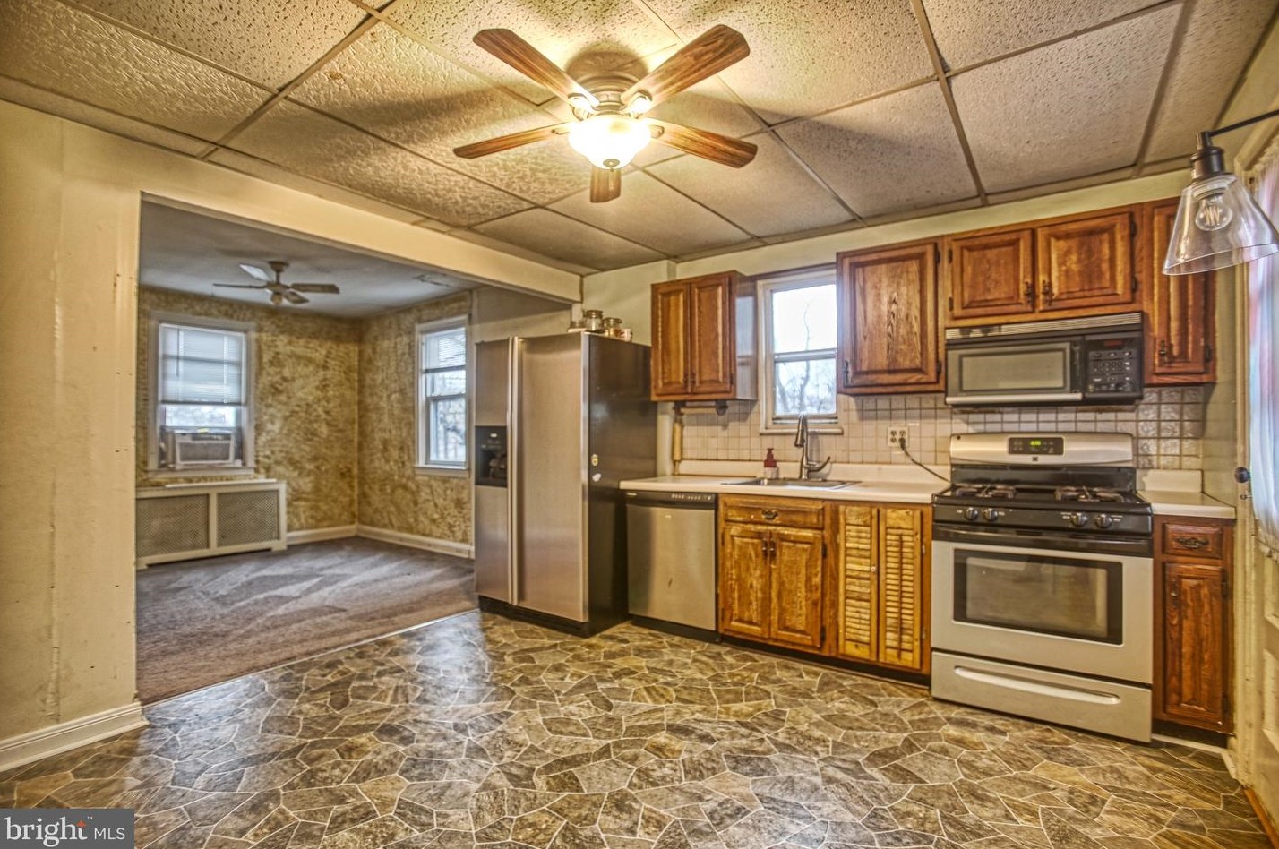 5 Manor Ave, Baltimore, MD 21206-1021