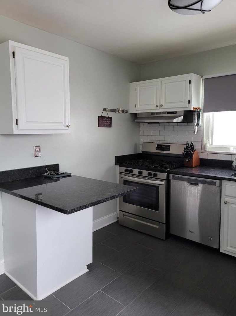 930 Vanderwood Rd, Baltimore, MD 21228-1326