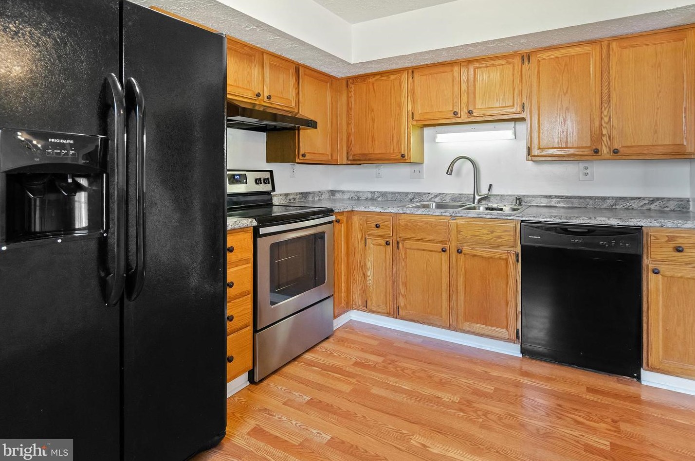 2 Ashmill Ct, Baltimore, MD 21236-5502