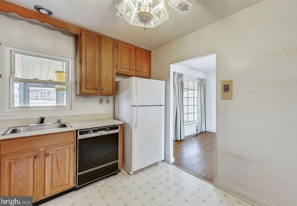 1026 Lakemont Rd, Baltimore MD 21228-1249 exterior