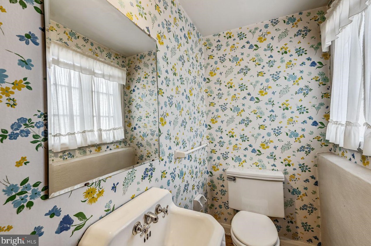 1026 Lakemont Rd, Baltimore MD 21228-1249 exterior