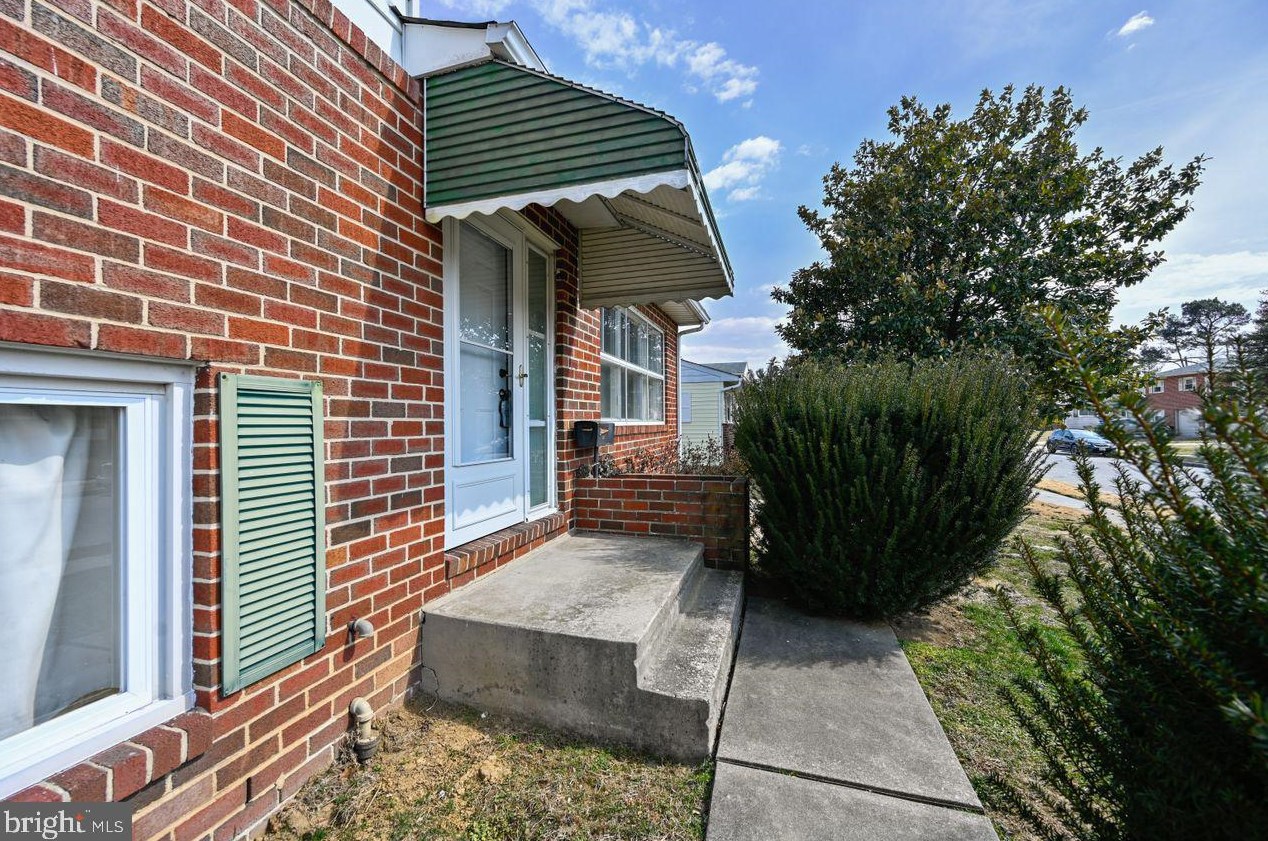 1026 Lakemont Rd, Baltimore MD 21228-1249 exterior