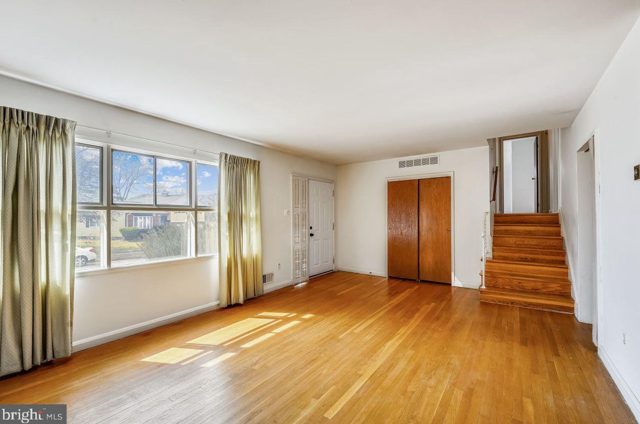 1026 Lakemont Rd, Baltimore MD 21228-1249 exterior