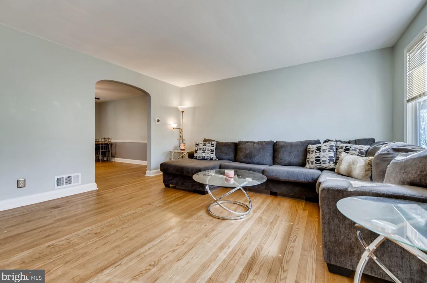 229 Medwick Garth, Baltimore, MD 21228-2101