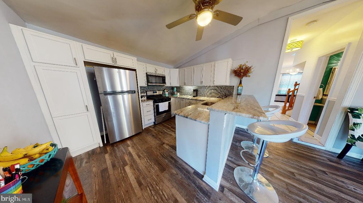 11 Prospect Ave, Baltimore MD  21228-3532 exterior