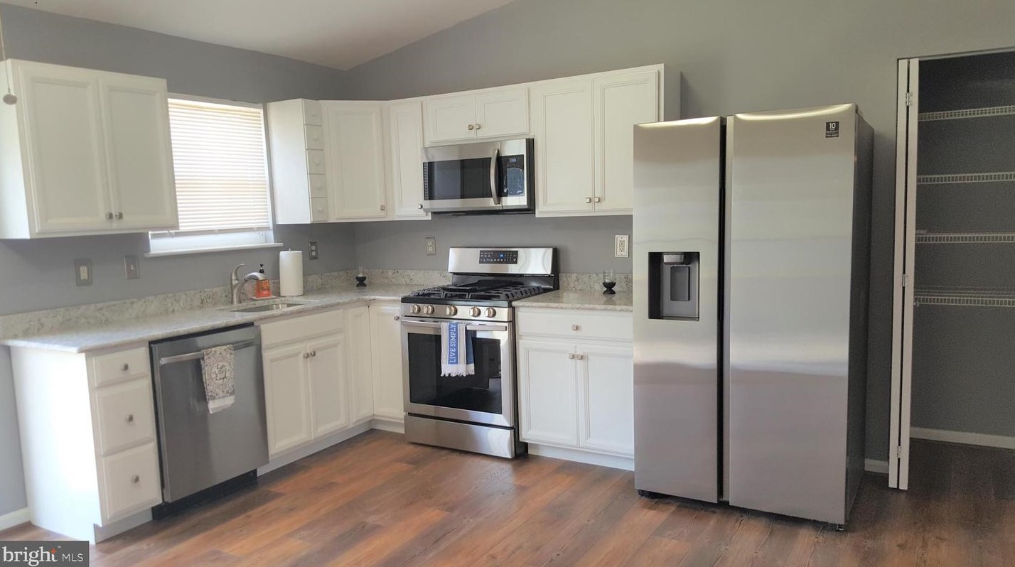 2518 School House Ln, Baltimore, MD 21219-1705