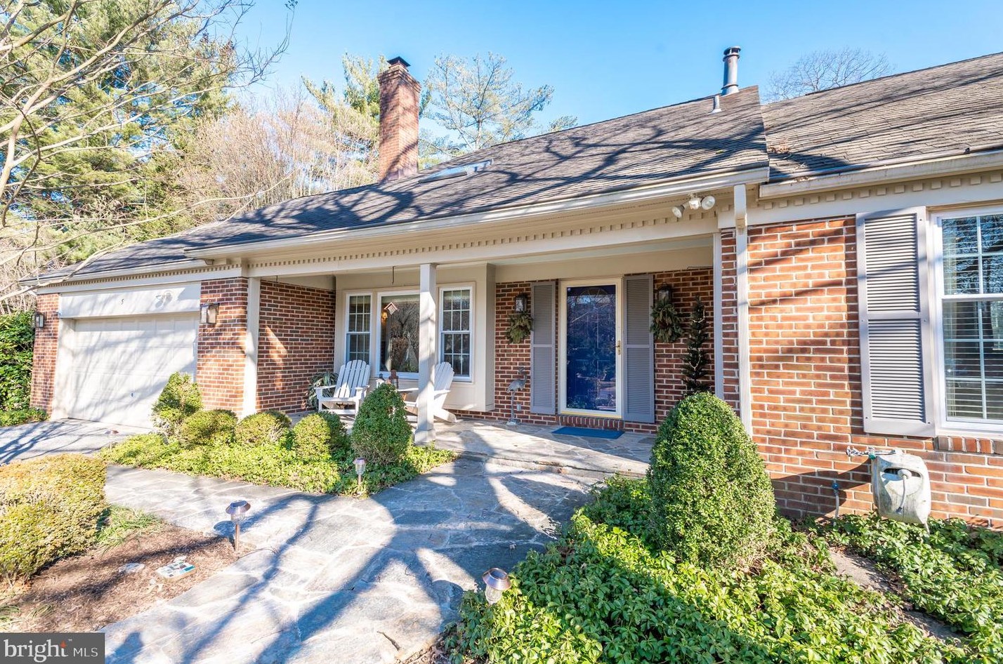 5 Erwood Ct, Baltimore, MD 21212-1210