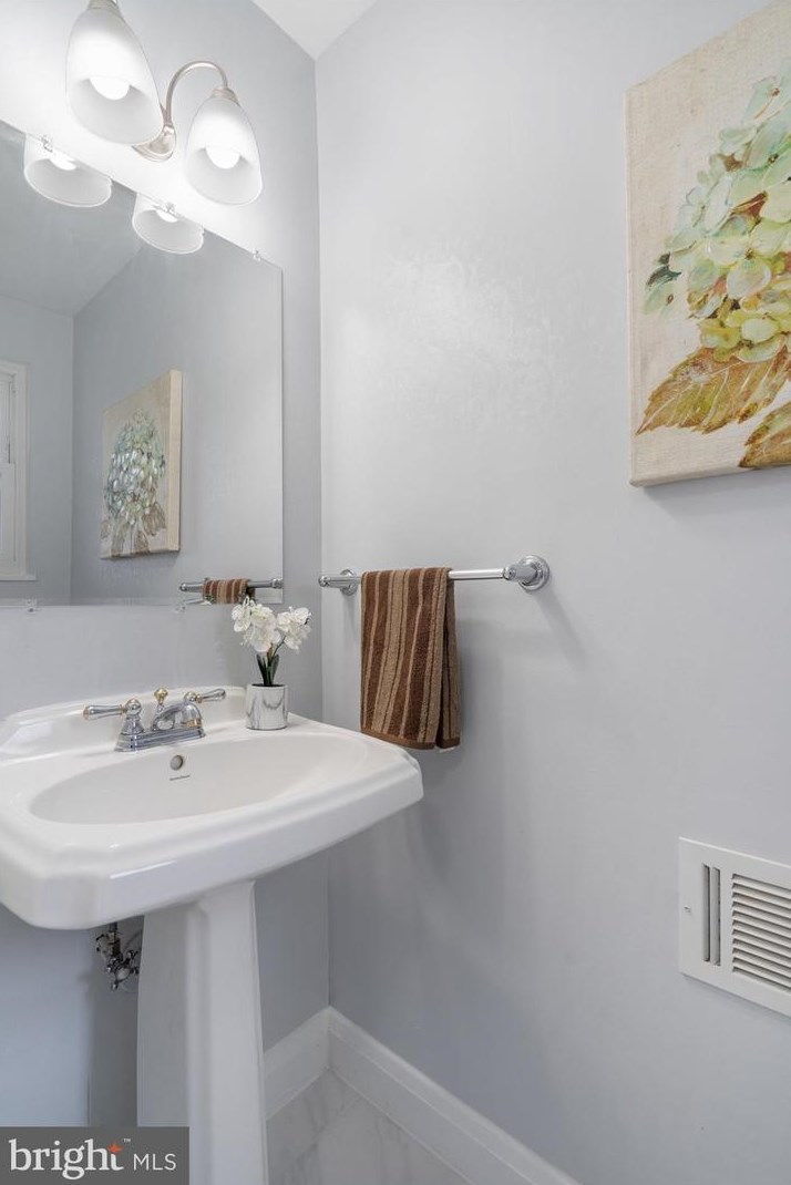 6616 Dalton Dr, Baltimore MD  21207-6440 exterior