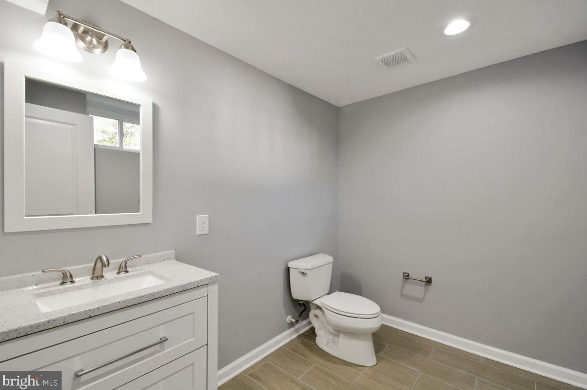 1324 Maple Ave, Baltimore MD  21221-6027 exterior