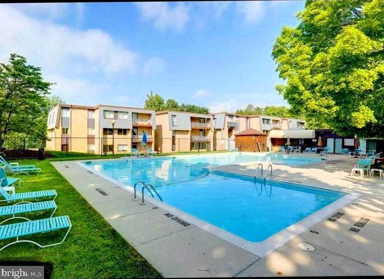 12 Stonehenge Cir, Baltimore MD  21208-3236 exterior