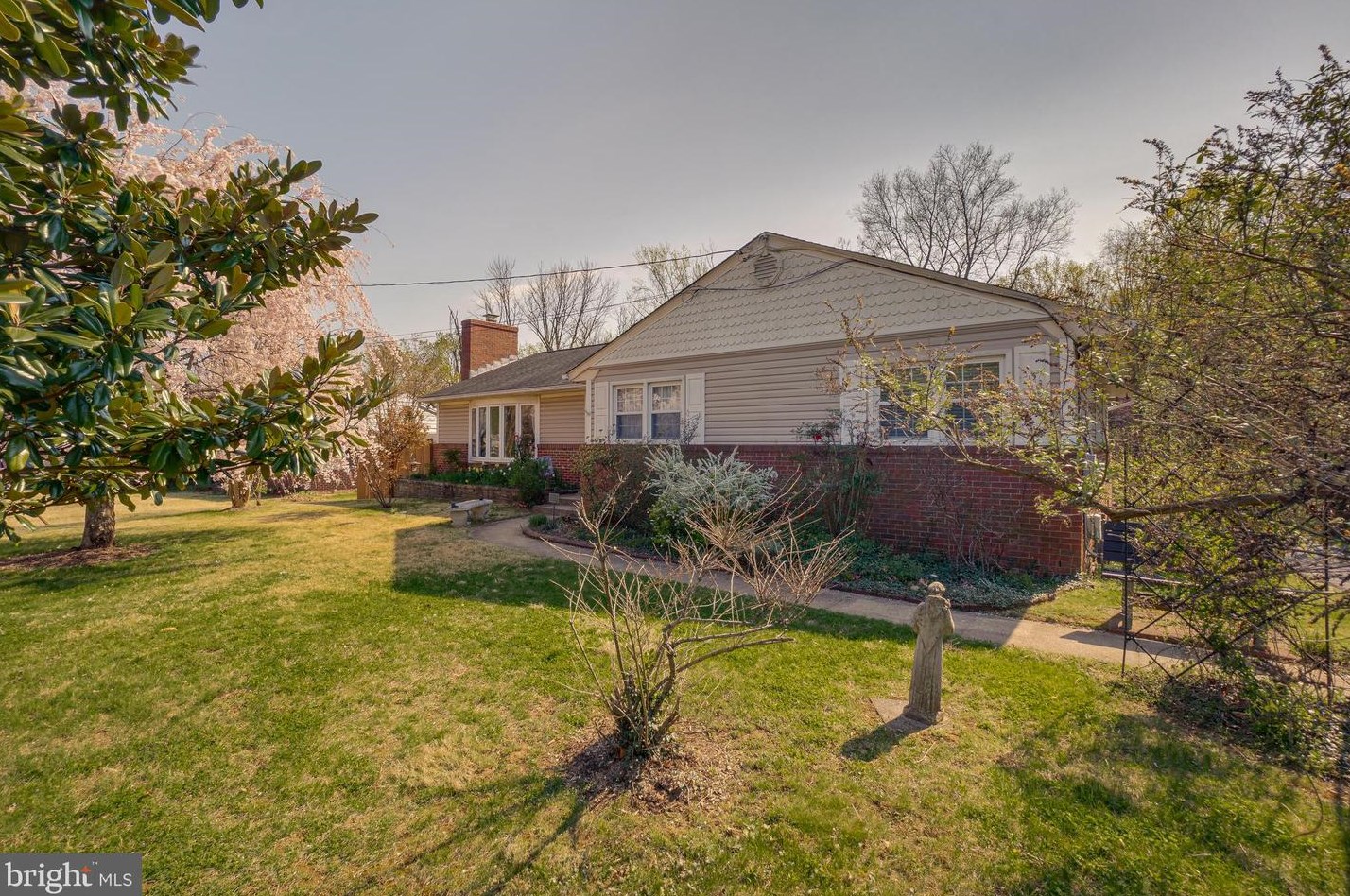 922 Rambling Dr, Baltimore, MD 21228-5316