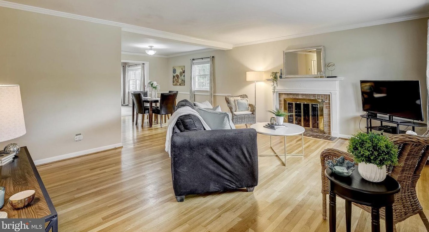 1424 Pleasant Valley Dr, Baltimore, MD 21228-2541
