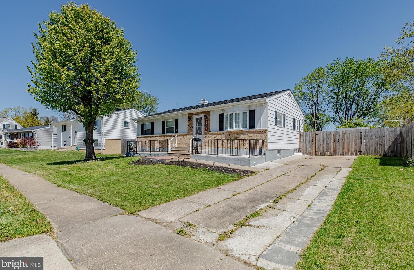 6124 Collinsway Rd, Baltimore, MD 21228-2738