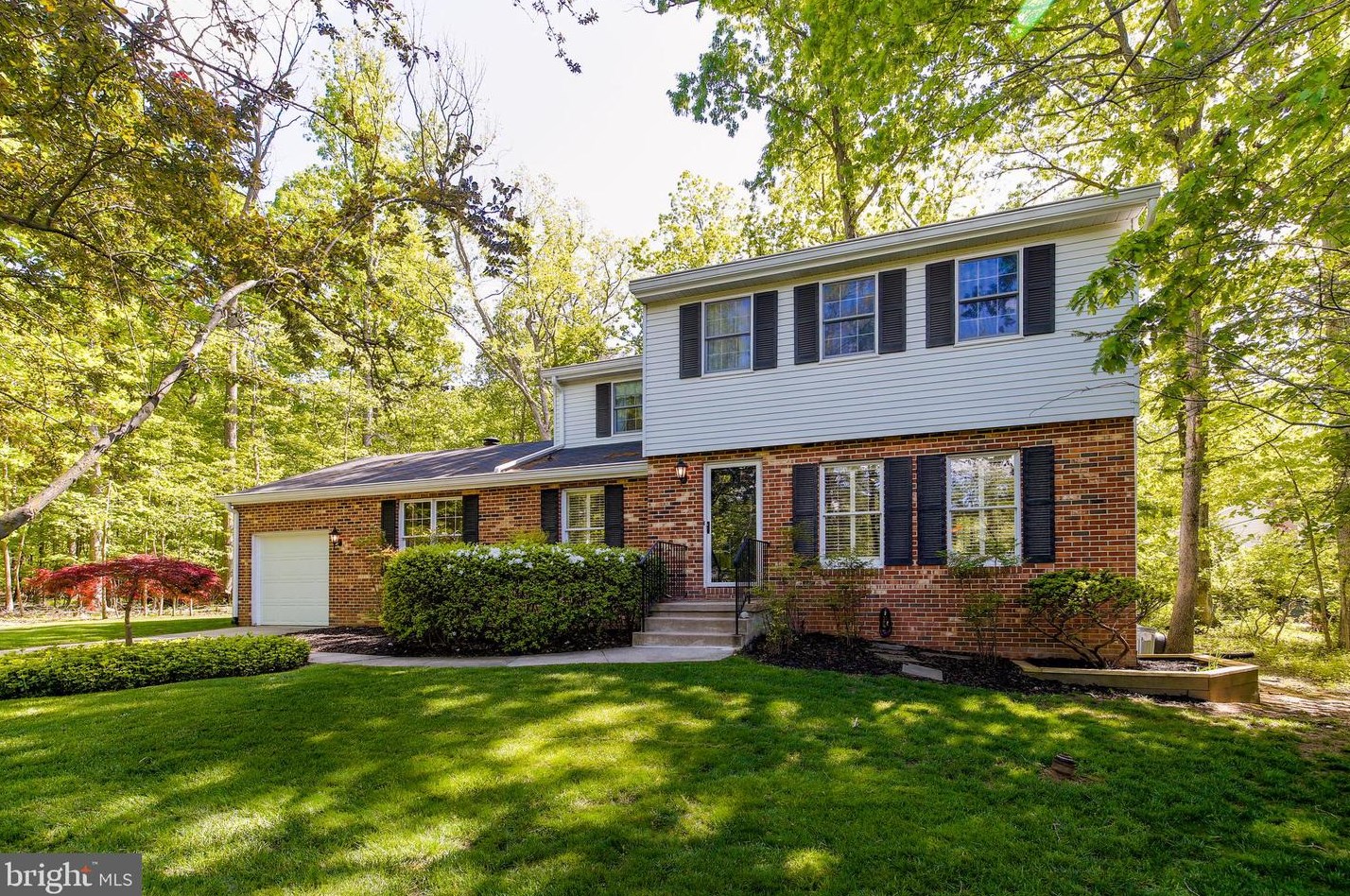 18 Helms Pick Ct, Baltimore, MD 21228-2407