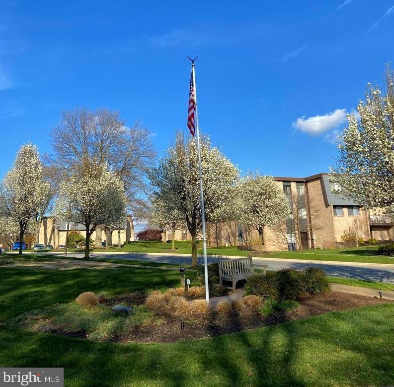 2 Stonehenge Cir, Baltimore, MD 21208-3203