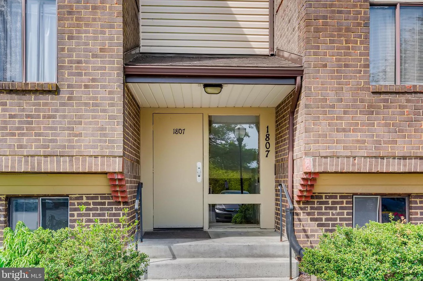 1807 Snow Meadow Ln, Baltimore, MD 21209-1303