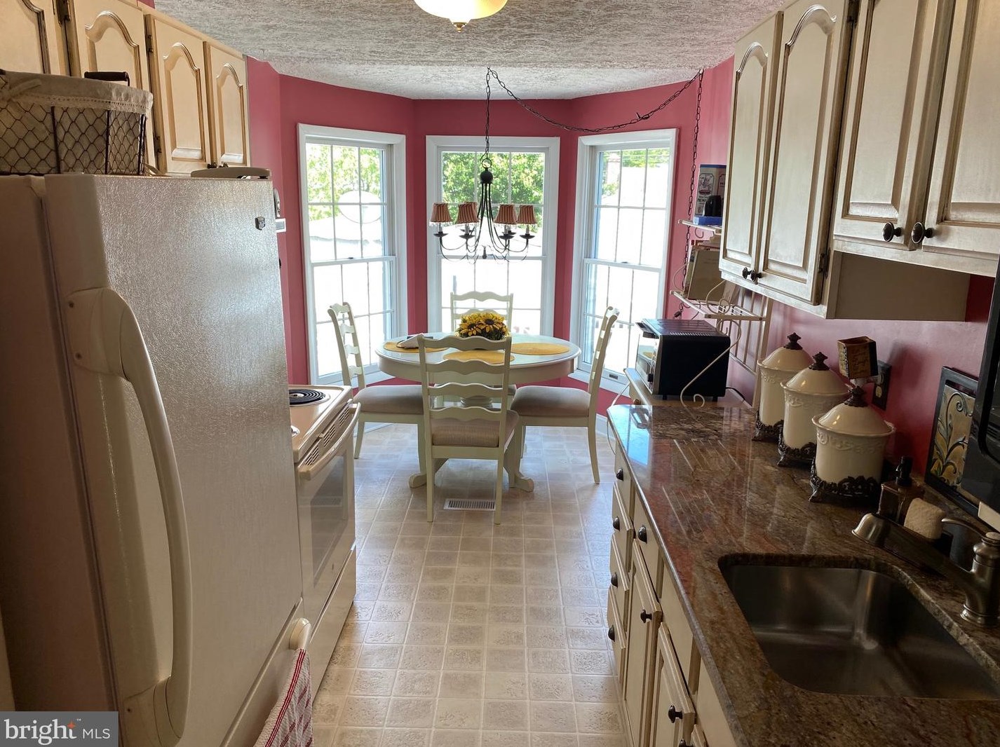 28 Heathrow Manor Ct, Baltimore, MD 21236-2817