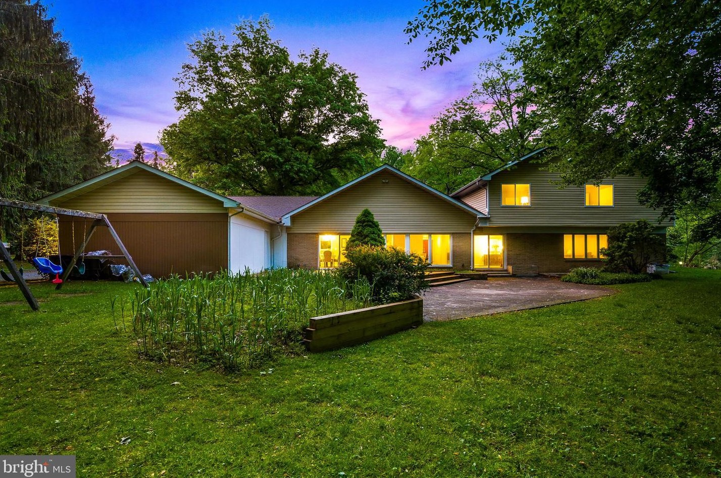 8202 Anita Rd, Baltimore, MD 21208-1938