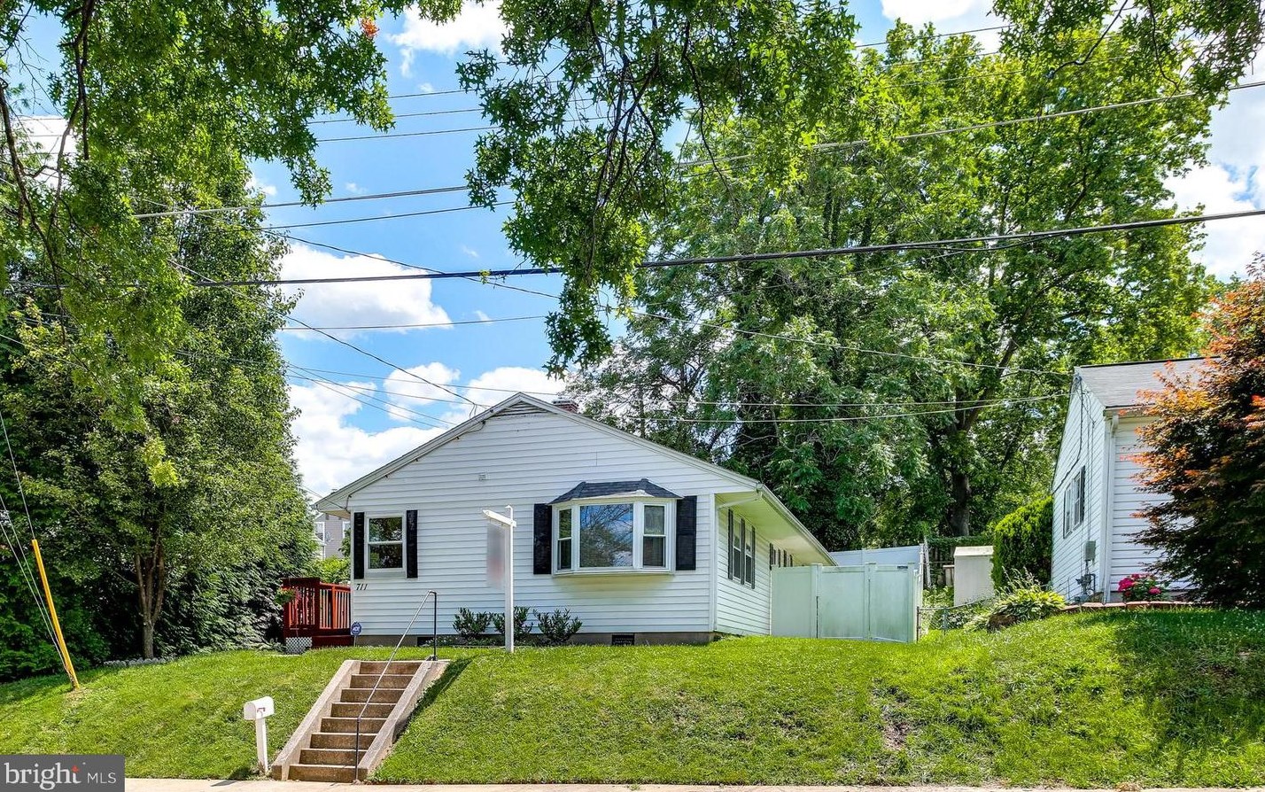 711 Linda Dr, Baltimore, MD 21228-3206