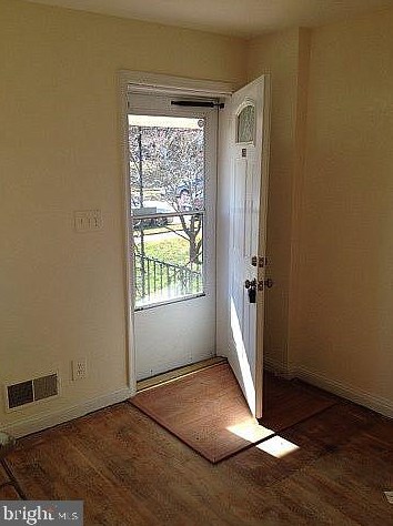 1266 Brewster St, Baltimore, MD 21227-2721