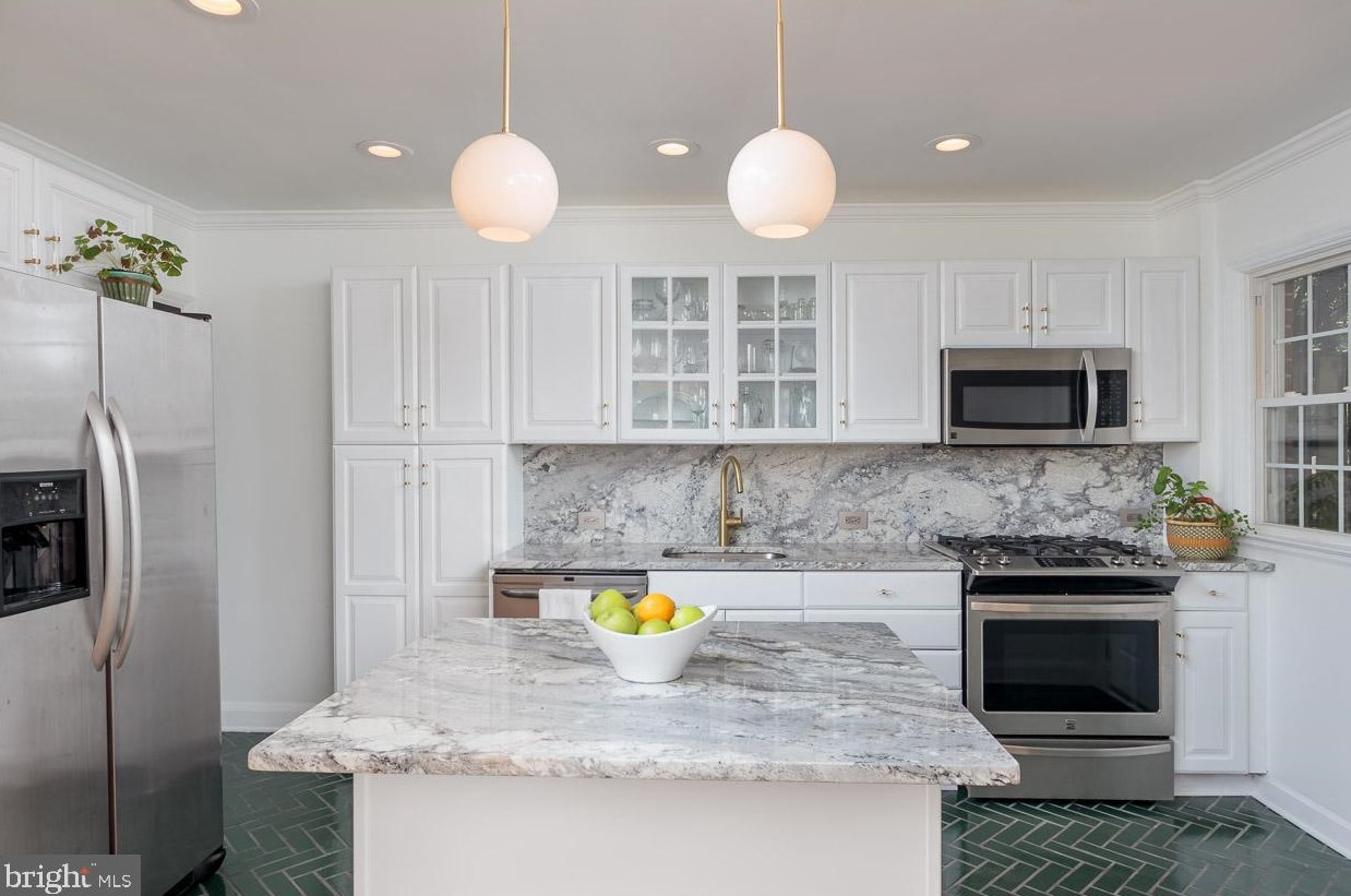 157 Dumbarton Rd, Baltimore, MD 21212-1441
