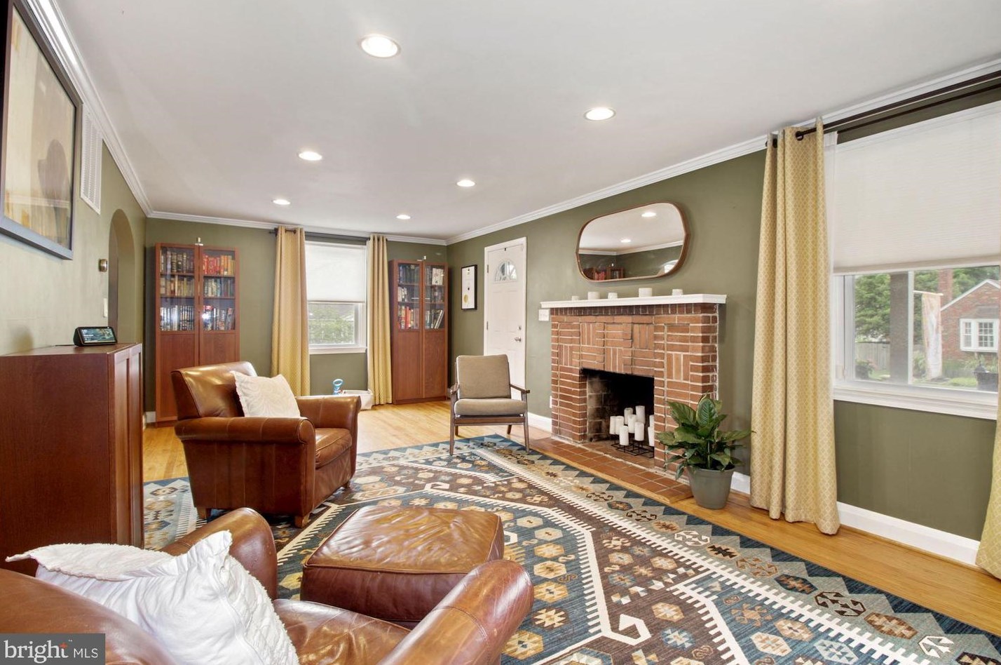 3058 Oak Forest Dr, Baltimore, MD 21234-5849
