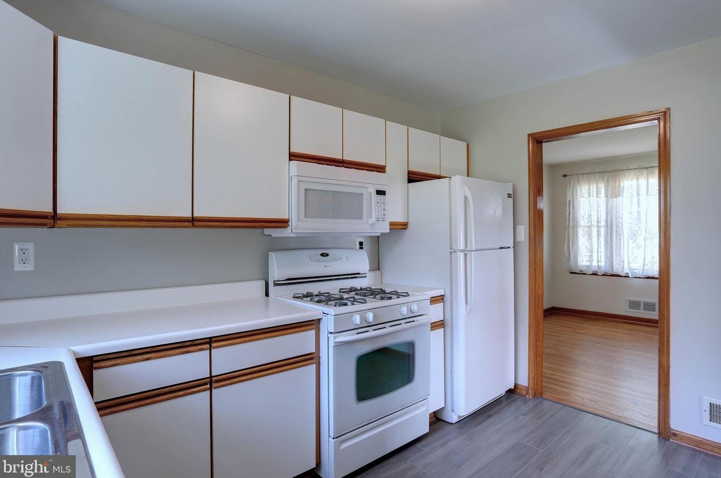 2207 Gaylawn Dr, Baltimore, MD 21227-1811