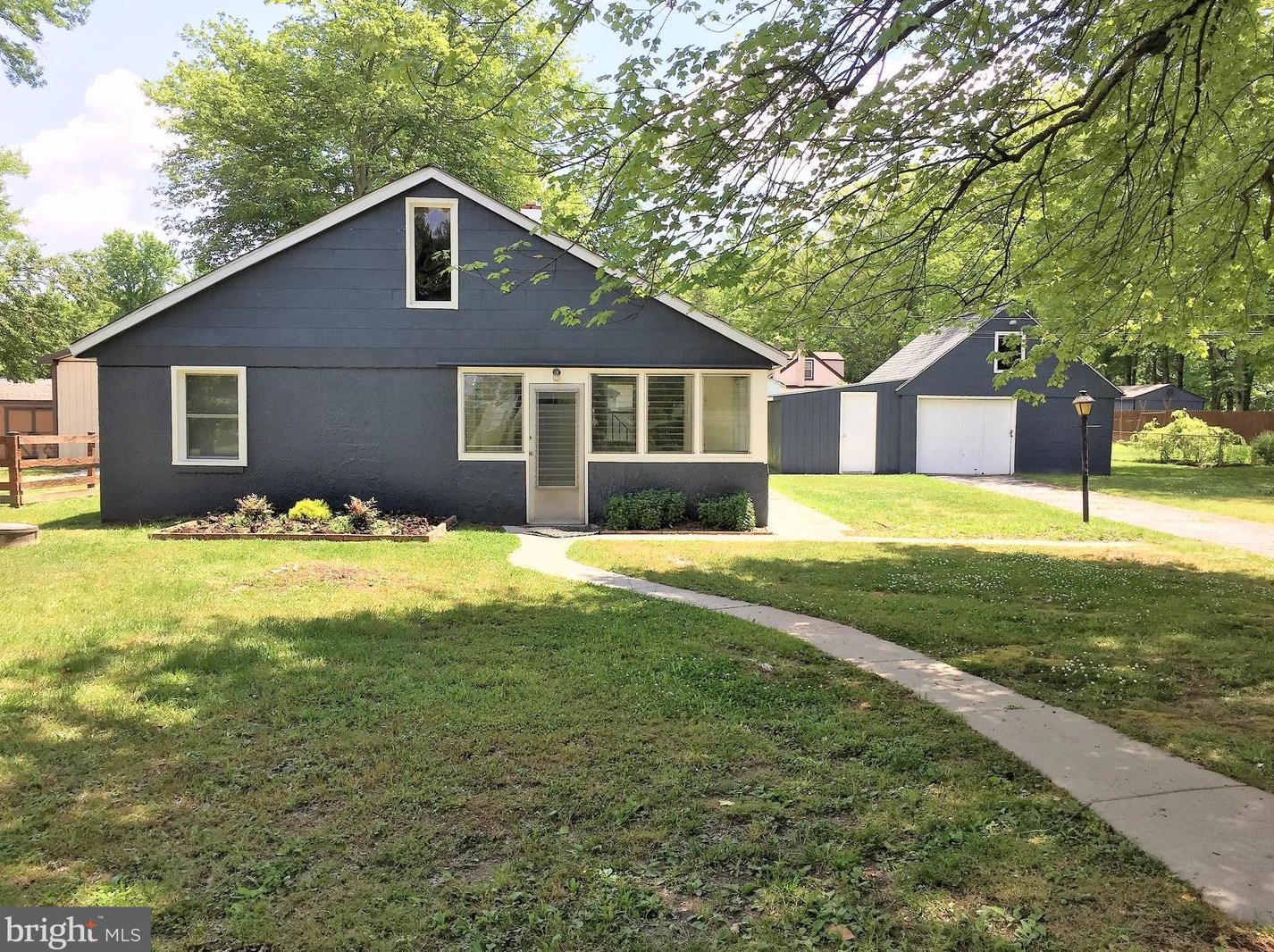 2009 Silver Lane Rd, Baltimore, MD 21221-6135