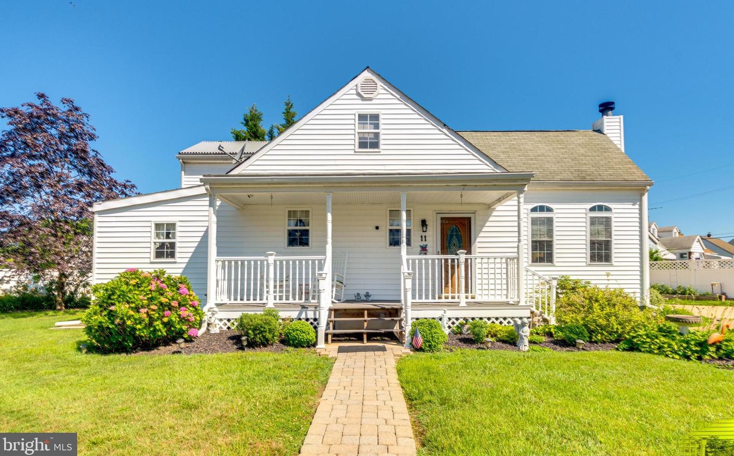 11 Riverside Rd, Baltimore, MD 21221-7038