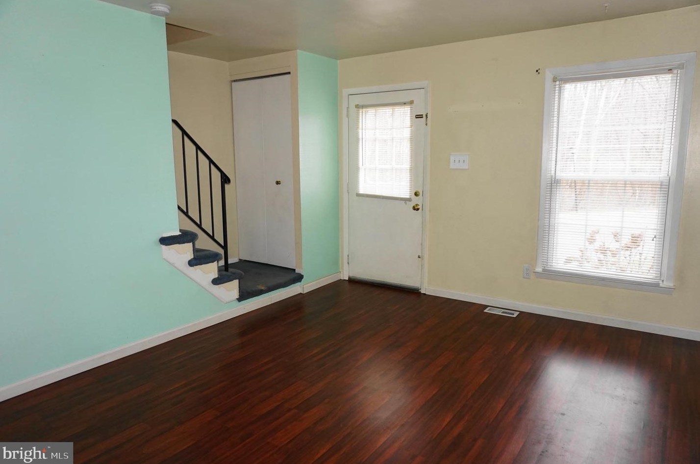 8564 Gradien Dr, Baltimore MD  21236-3004 exterior