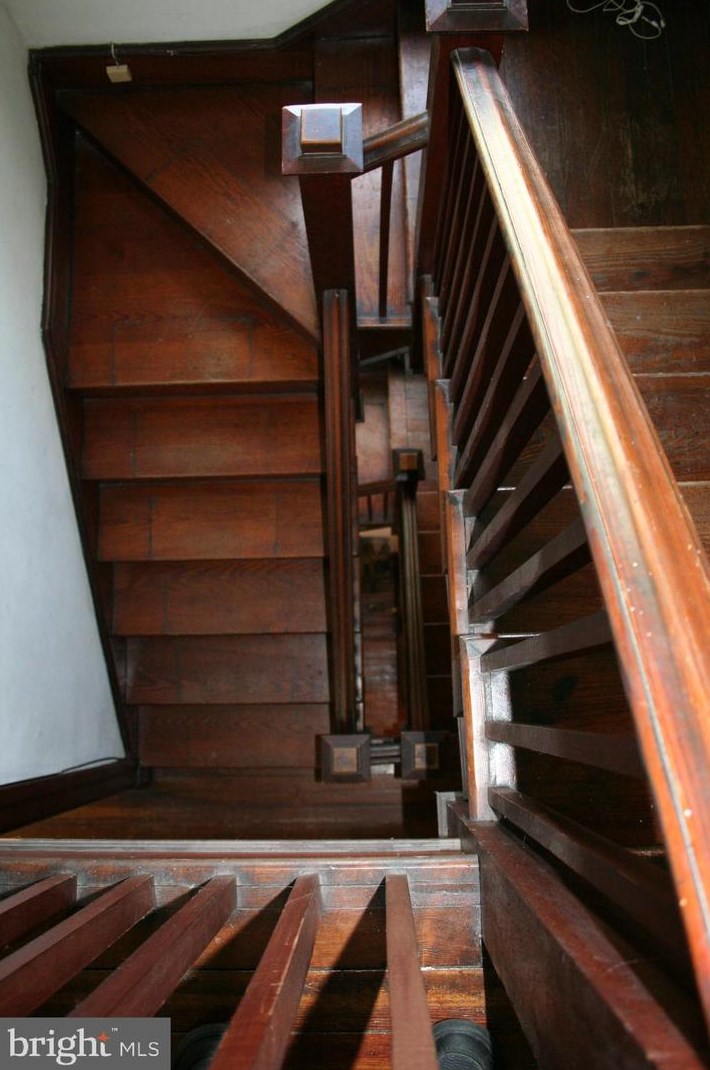 505 Academy Rd, Baltimore MD  21228-1802 exterior