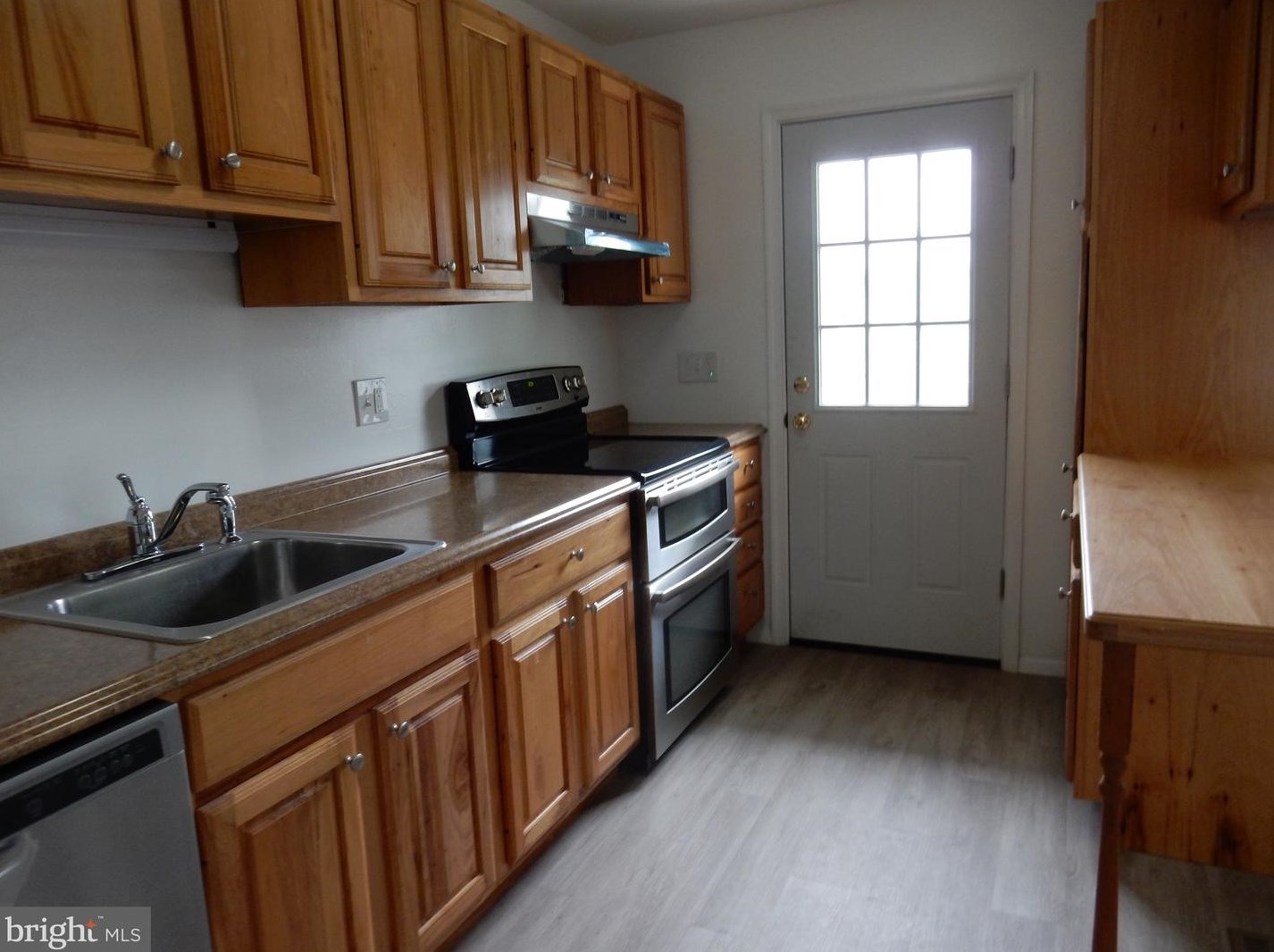 10 Mitnick Ct, Baltimore, MD 21236-3233
