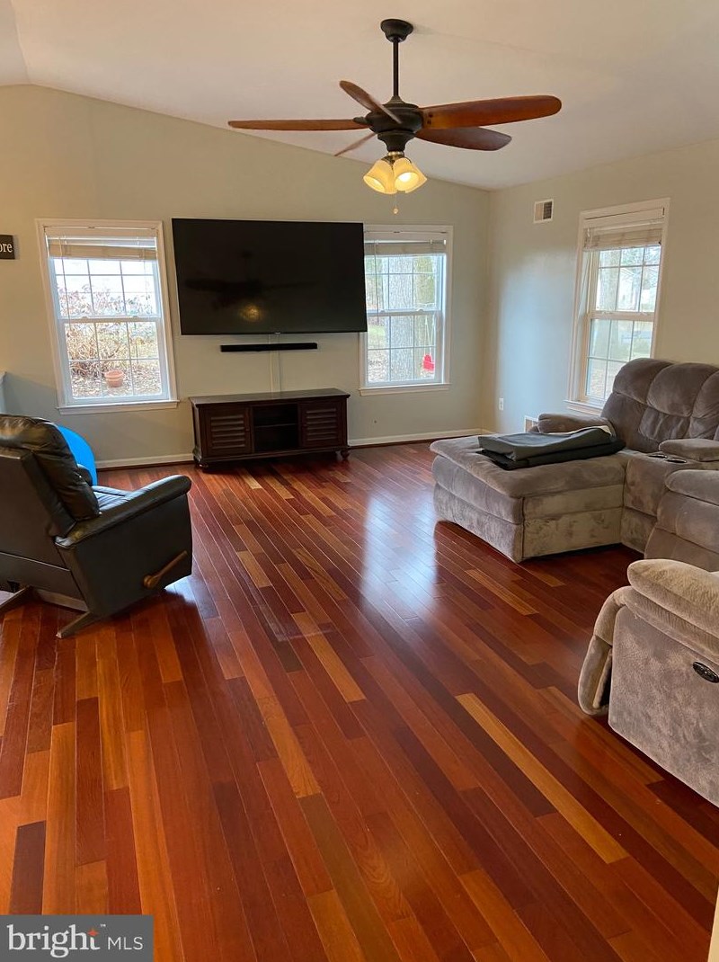 9915 Jonathan Dr, Dunkirk, MD 20754-9722