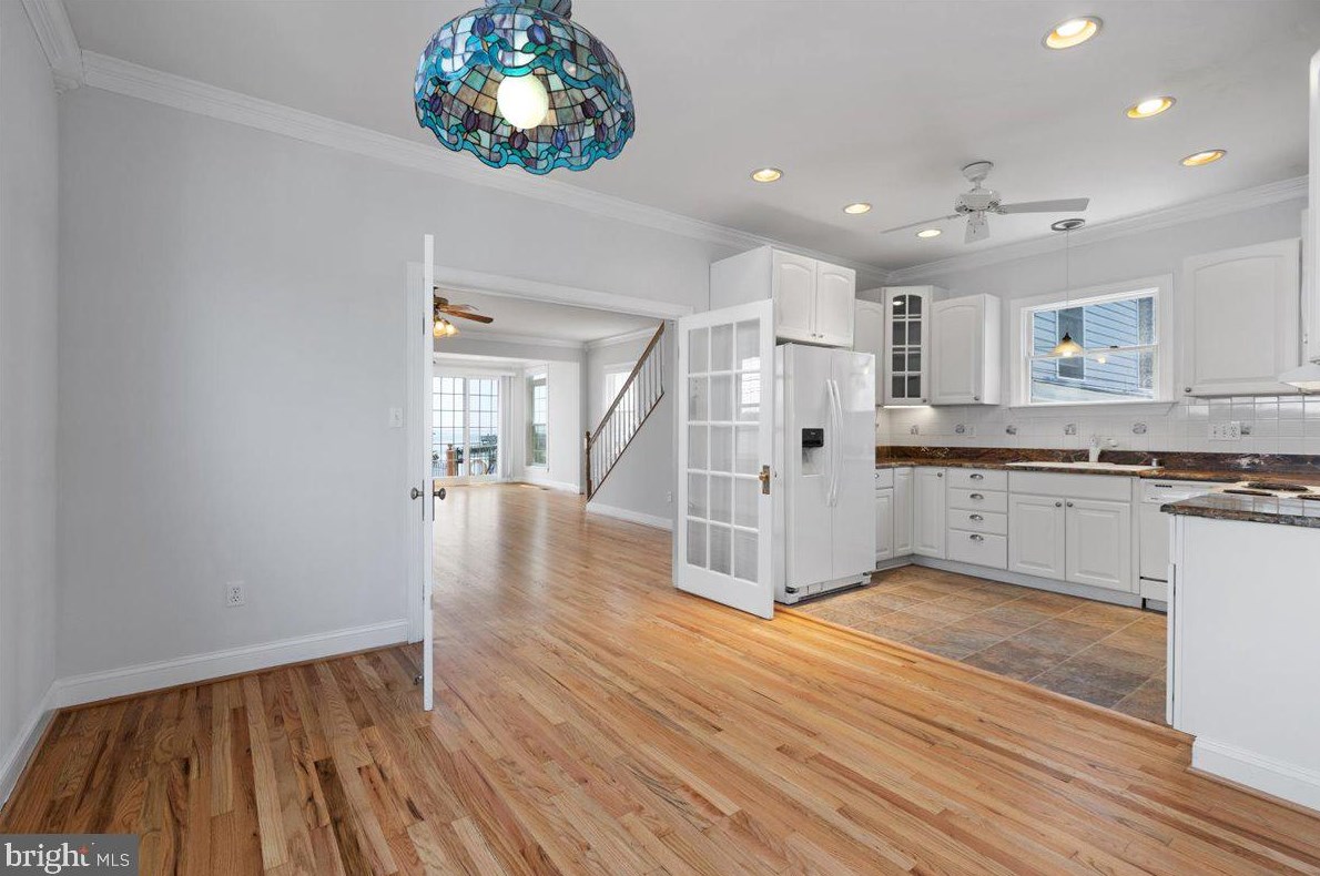 9123 Atlantic Ave, Holland Point MD 20714-4049 exterior