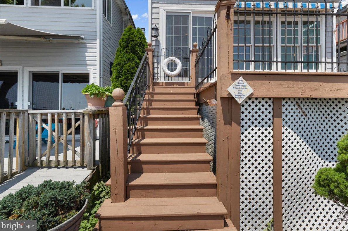 9123 Atlantic Ave, Holland Point MD 20714-4049 exterior
